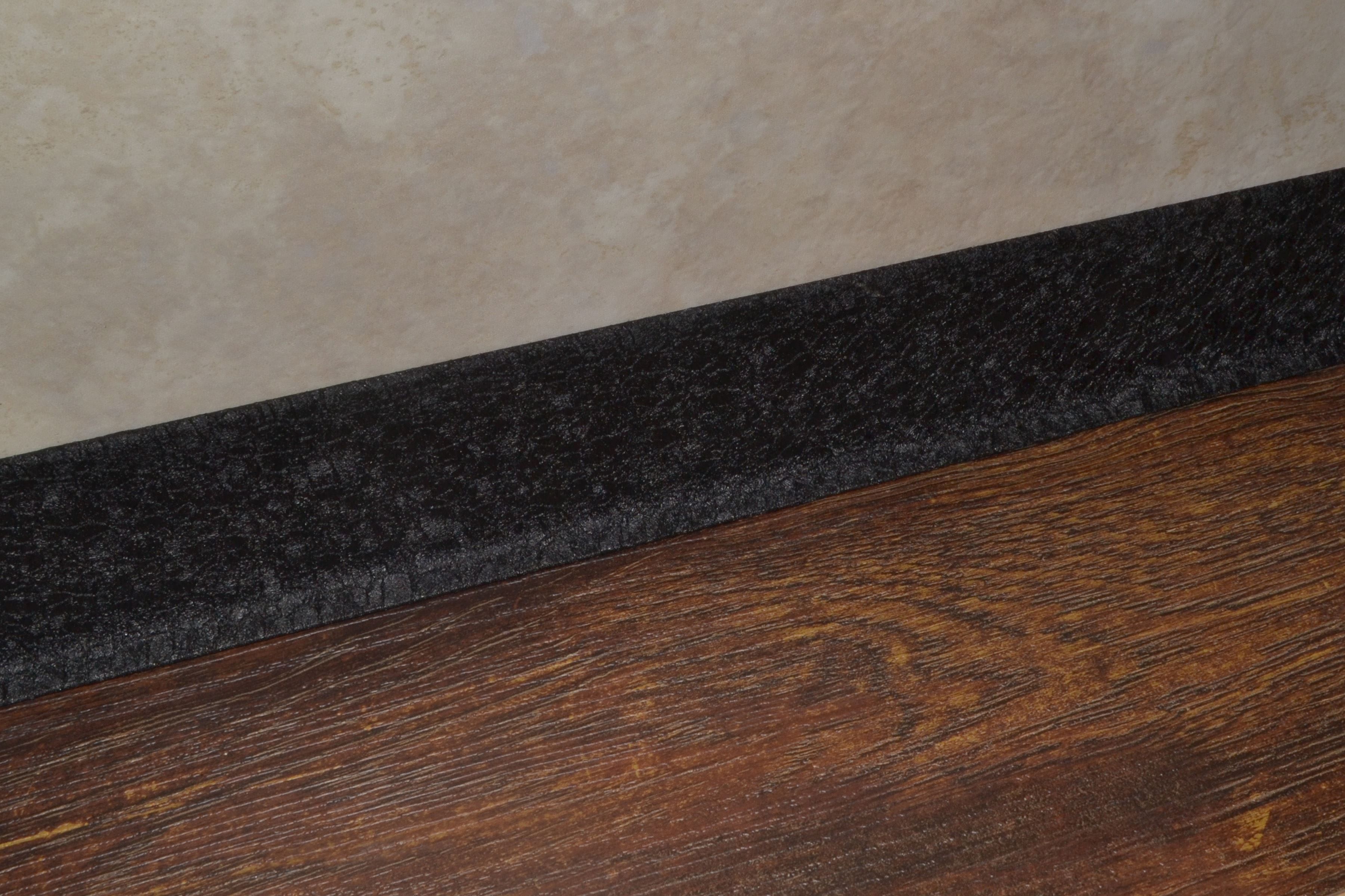 Плинтус алюминиевый L-образный текстура кожи черная (2500*11*60 мм) — купить в Екатеринбурге